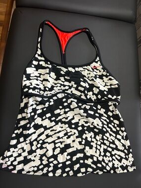 Nike black & white tankini top XL